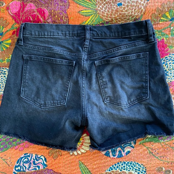 Gap 5” Mid-Rise Shorts - Picture 2 of 2